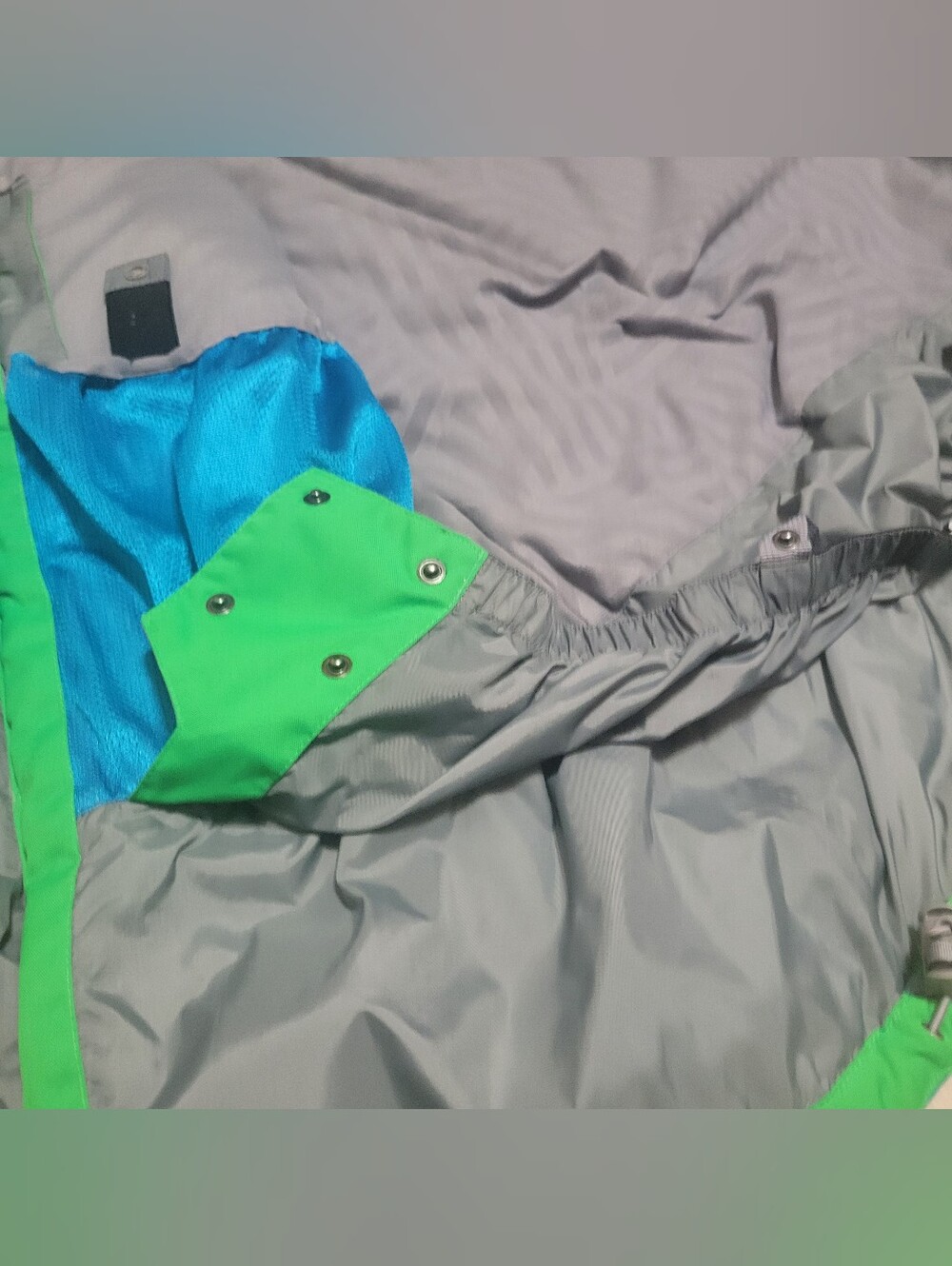 686 Waterproof Snowboarding Jacket - Picture 8 of 12